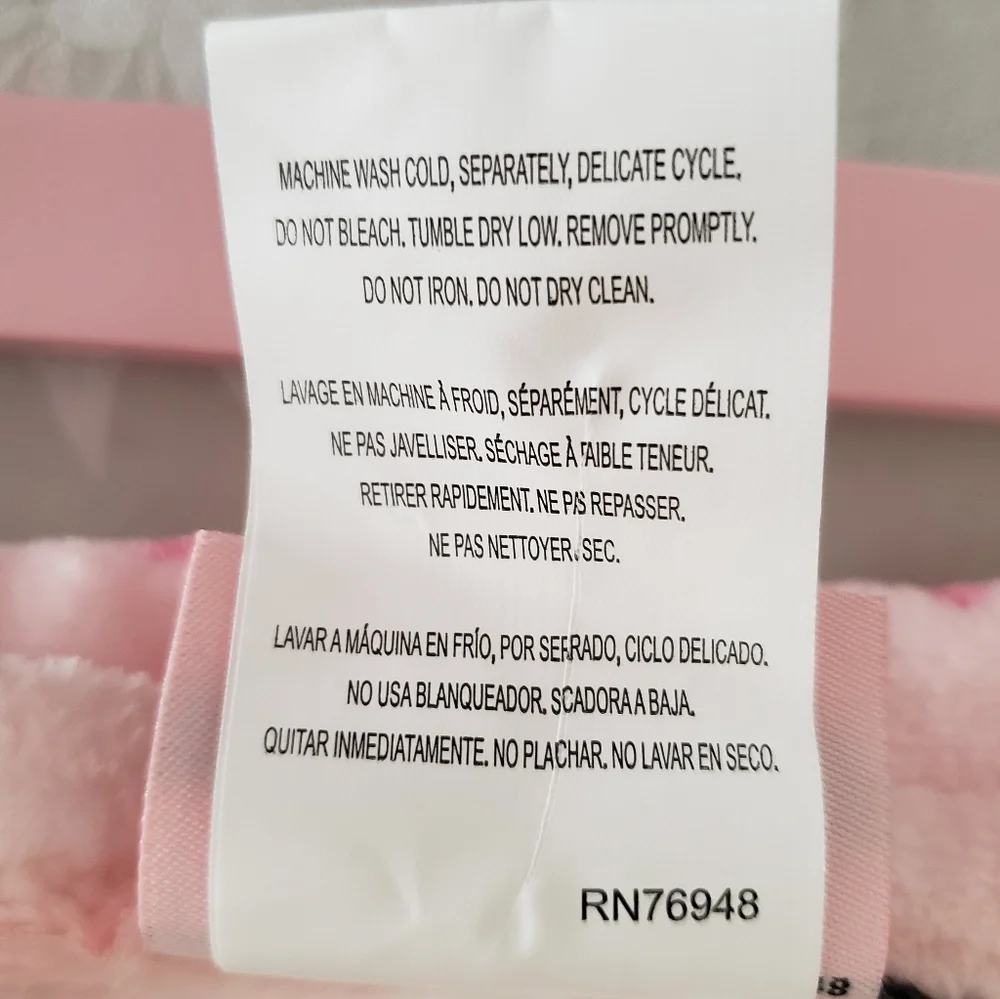 Betsey Johnson Holiday Treats Pink Plush Throw Blanket 50 x 70 NWT